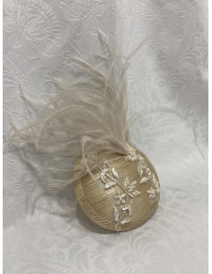 Tocado perlas y plumas 2