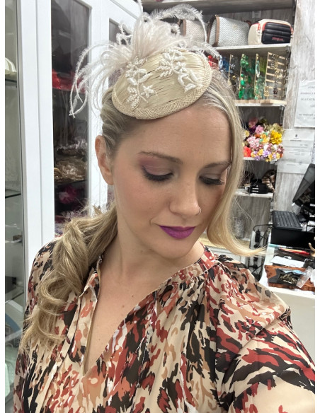 Tocado perlas y plumas