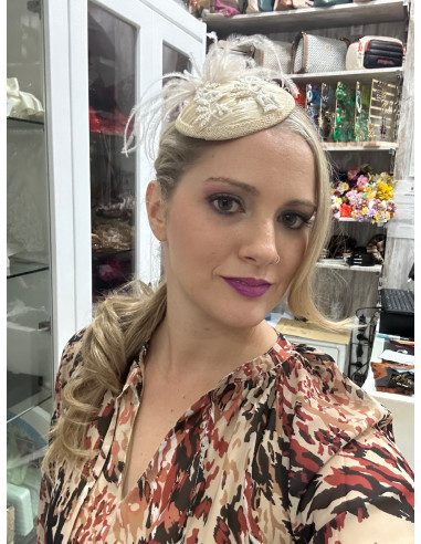 Tocado perlas y plumas