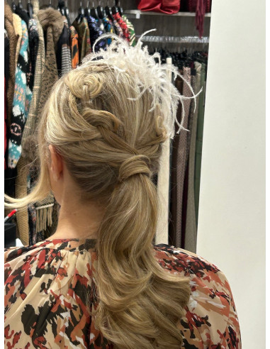 Tocado perlas y plumas