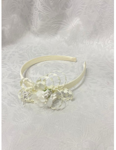 Diadema beige con flor 2