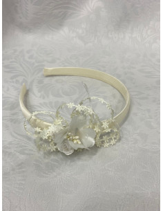 Diadema beige con flor